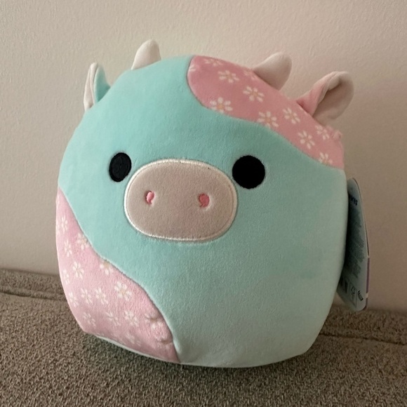 Nwt 8" Yamaris the Easter Cow Squishmallow - Picture 2 of 5
